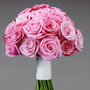 Nové zimné svadobné kytice Vera Wang vynikajú minimalizmom a pastelovými odtieňmi kvetín
