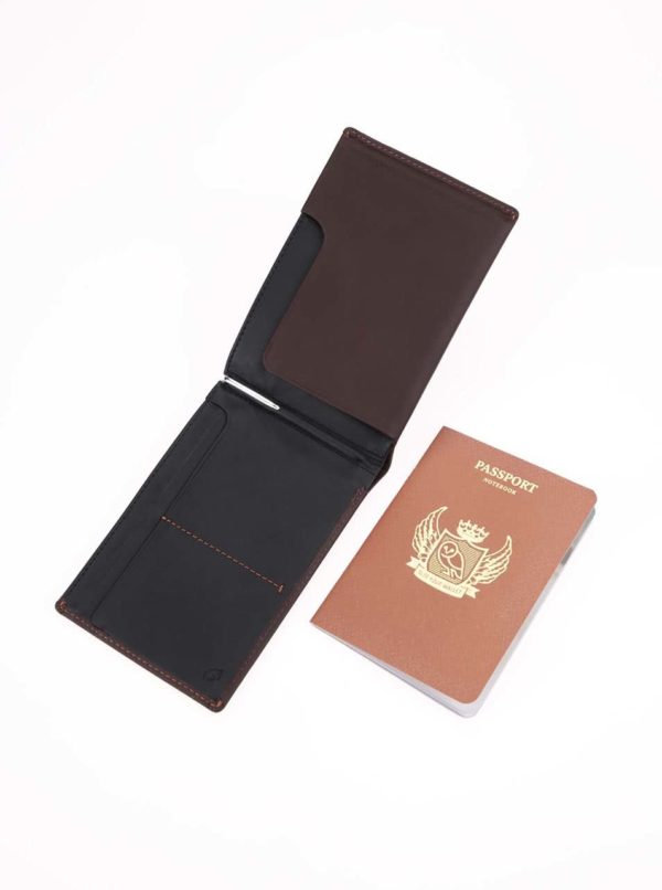 Hnedá kožená cestovná peňaženka Bellroy Travel