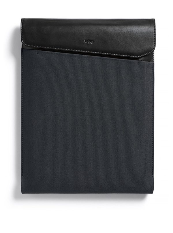 Čierno-sivý obal na notebook s koženými detailmi Bellroy Laptop Sleeve Extra 15"