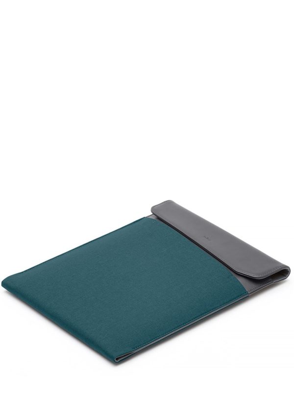 Sivo-modrý obal na notebook s koženými detailmi Bellroy Laptop Sleeve Extra 15"