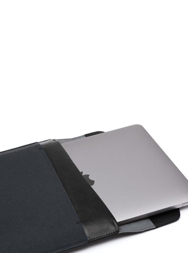 Čierno-sivý obal na notebook s koženými detailmi Bellroy Laptop Sleeve 13"