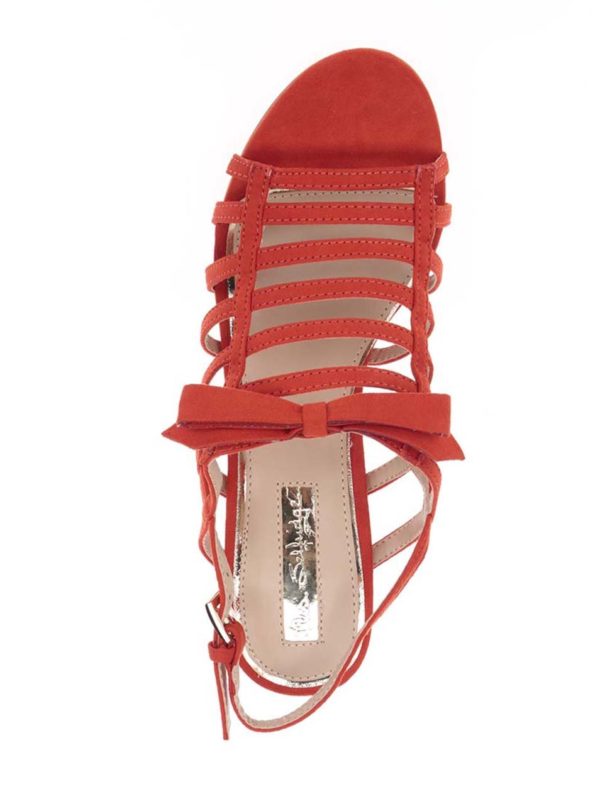 Červené sandálky v semišovej úprave Miss Selfridge