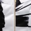 Bielo-čierne lesklé vzorované midišaty s odhalenými ramenami Closet