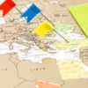 Stieracia mapa sveta v zeleno-zlatej farbe Travel Map