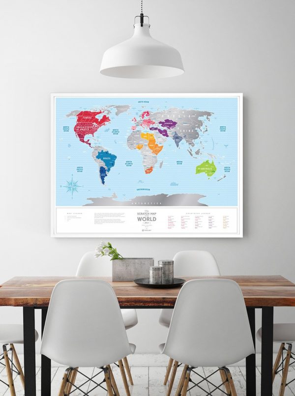 Stieracia mapa sveta v modro-striebornej farbe Travel Map