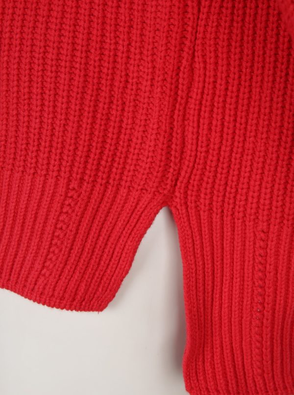 Červený sveter s prestrihmi na rukávoch Miss Selfridge