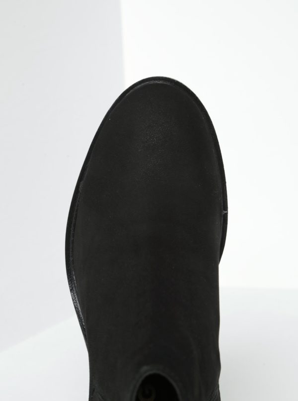 Čierne semišové chelsea topánky na podpätku Miss KG Samba