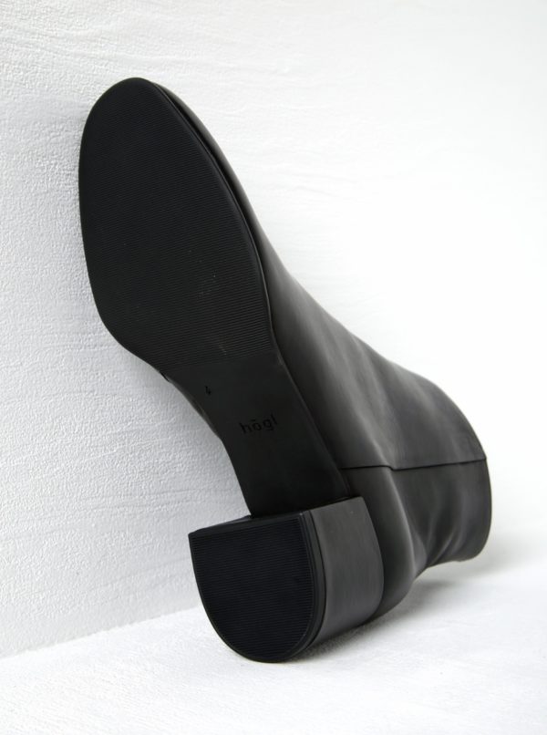 Čierne kožené členkové topánky na podpätku Högl