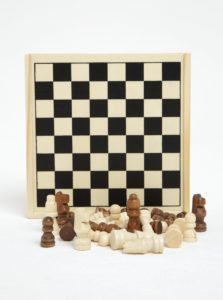 Šachy v drevenej škatuľke CGB