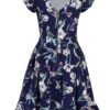 Tmavomodré kvetované šaty s volánom Closet