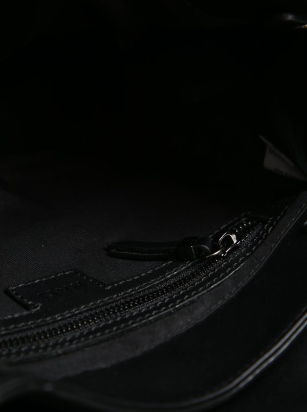 Čierna kabelka do ruky s kovovou aplikáciou Nalí