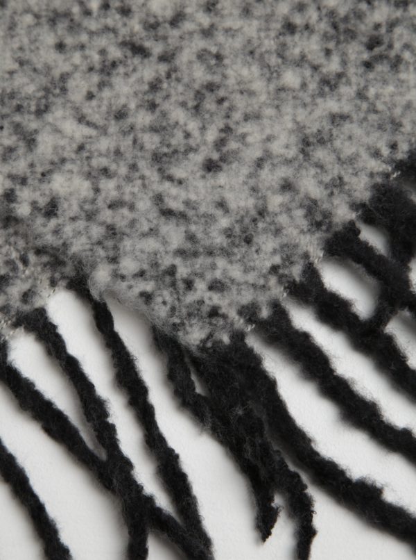 Čierno-sivý melírovaný šál so strapcami Pieces Jera