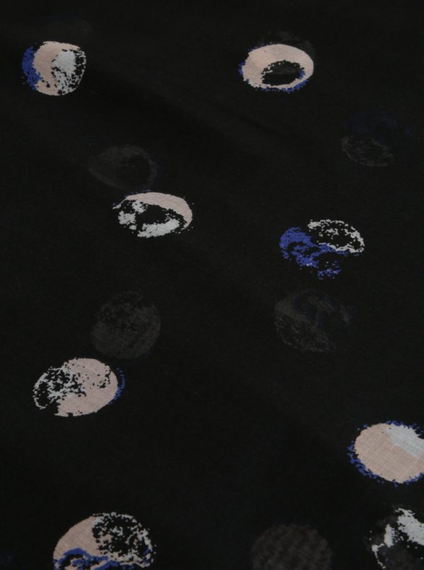 Čierna vzorovaná melírovaná šatka Pieces Amisty