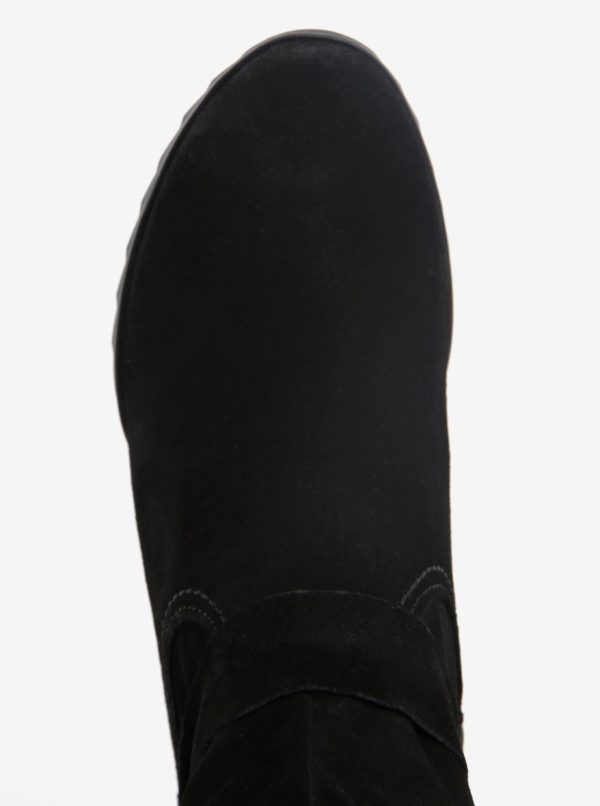 Čierne semišové členkové topánky na nízkom klinovom podpätku Tamaris