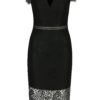 Čierne puzdrové čipkované šaty s tvarovaným dekoltom AX Paris
