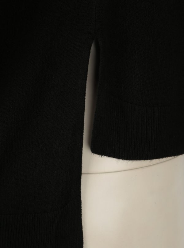 Čierny sveter s predĺženým zadným dielom Noisy May Chen