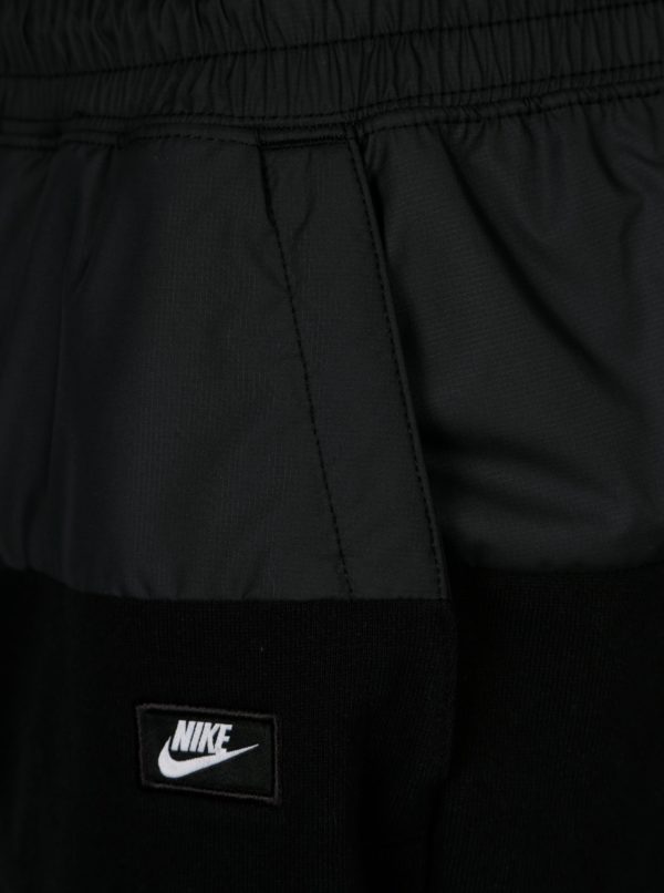 Čierne pánske kraťasy s pružným pásom Nike
