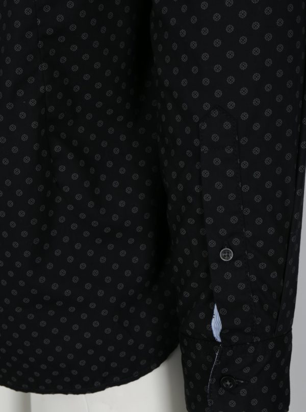 Čierna vzorovaná pánska slim fit košeľa s.Oliver