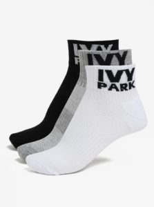 Súprava troch párov členkových ponožiek v čiernej, bielej a sivej farbe Ivy Park