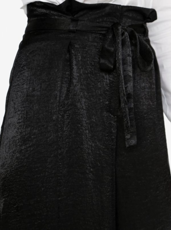 Čierne saténové voľné nohavice s opaskom a vysokým pásom MISSGUIDED