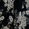 Tmavomodré kvetované šaty s opaskom French Connection