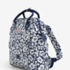 Krémovo–modrý dámsky kvetovaný batoh Cath Kidston
