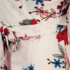 Biele kvetované zavinovacie šaty so zvonovými rukávmi Mela London