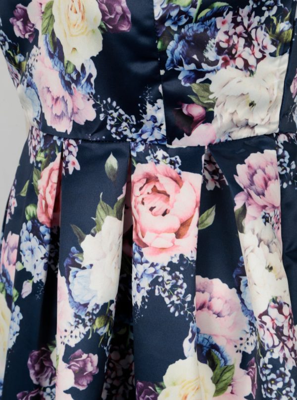 Tmavomodré kvetované šaty s odhalenými ramenami Mela London