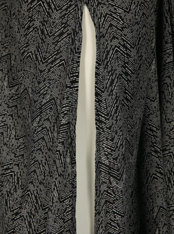 Bielo-čierne maxišaty so vzorom Rip Curl
