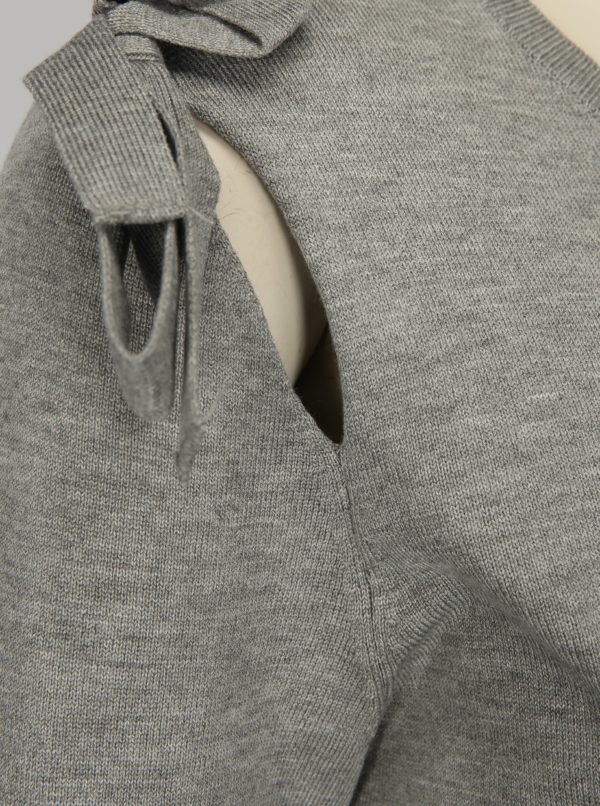 Sivý sveter s prestrihmi na ramenách DKNY