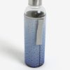 Sklenená fľaša v modrom termo obale Kikkerland 591 ml