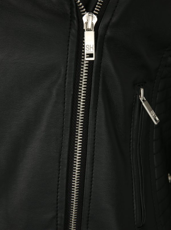 Čierna skrátená koženková bunda s detailmi v striebornej farbe Bunda SH Goiere