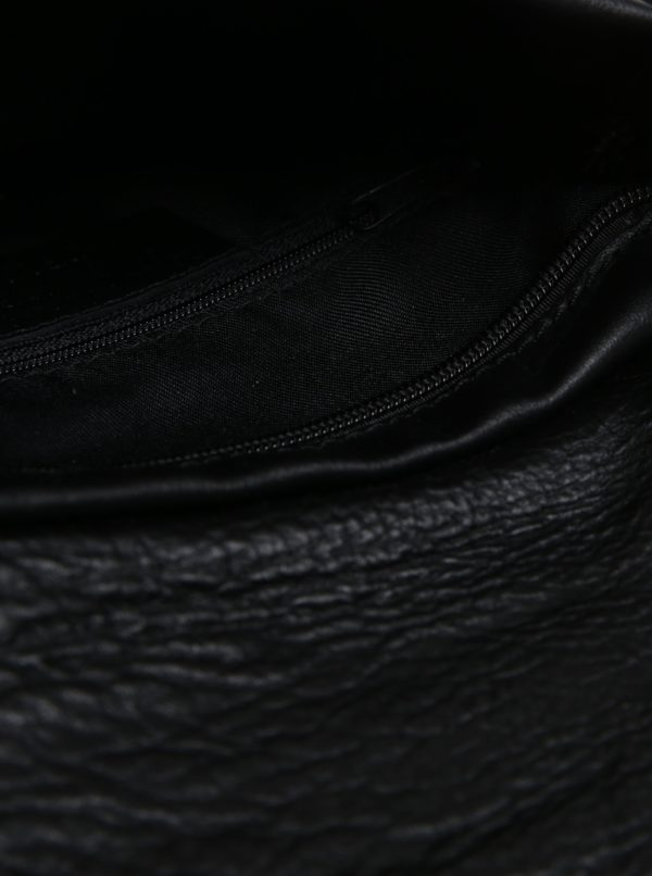 Čierna dámska kožená crossbody kabelka s chlopňou KARA
