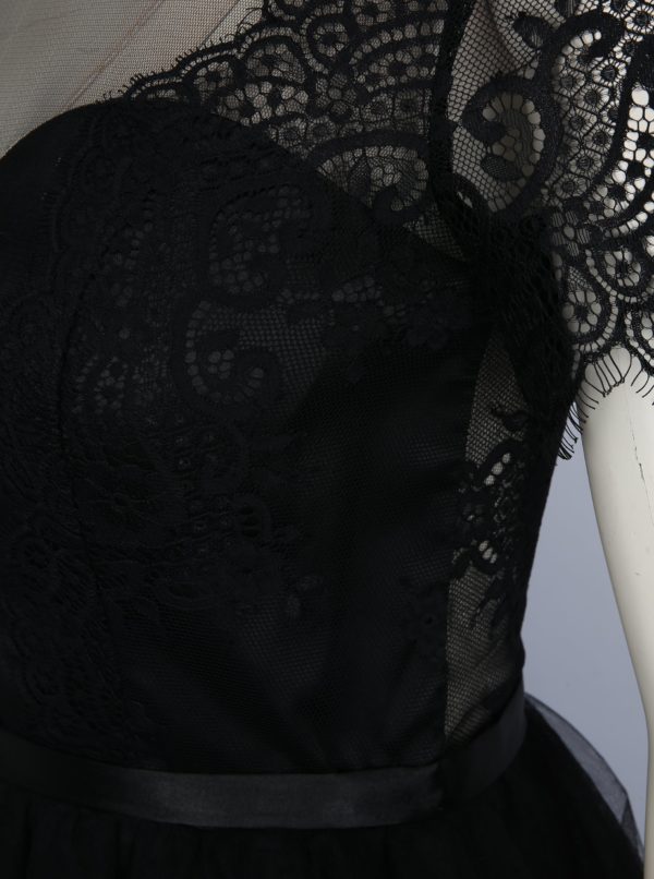 Čierne čipkované šaty Chi Chi London Siman