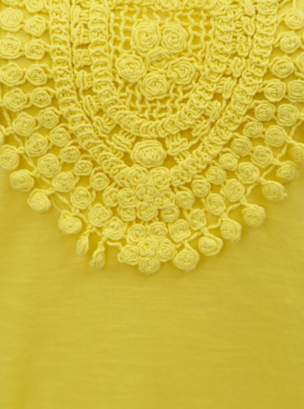 Žlté tričko s čipkovanou nášivkou Jacqueline de Yong Dodo
