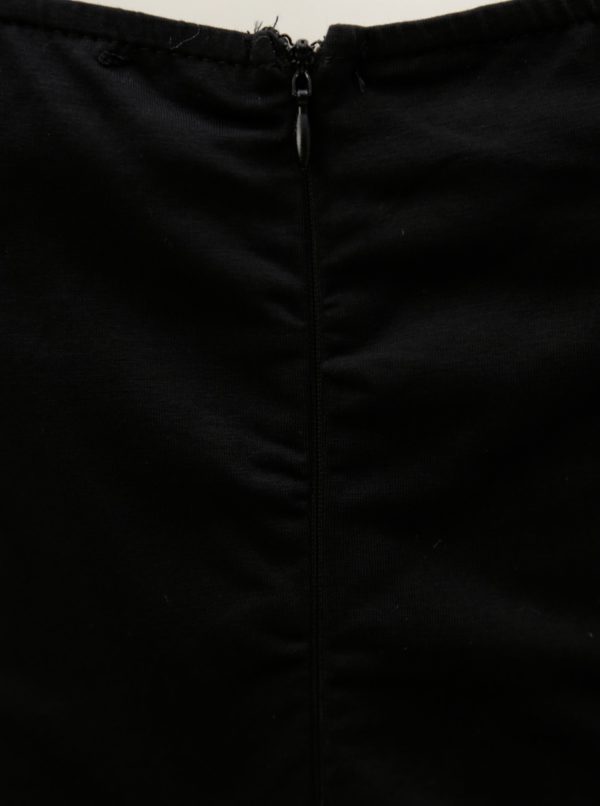 Čierne áčkové šaty s odhalenými ramenami AX Paris