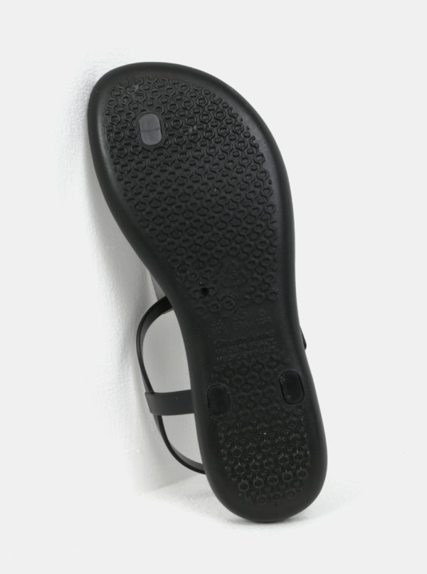 Čierne sandálky s ozdobou v striebornej farbe Ipanema Charm V