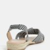 Čierno-biele kockované sandále Dorothy Perkins