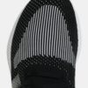 Bielo-čierne pánske tenisky adidas Originals Swift Run PK