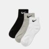 Balenie dámskych ponožiek v sivej, bielej a čiernej farbe Nike