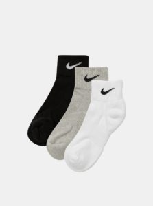 Balenie dámskych ponožiek v sivej, bielej a čiernej farbe Nike