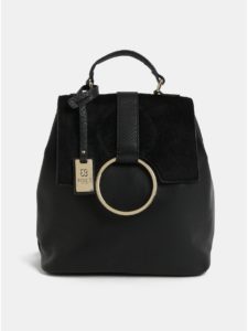 Čierny batoh s umelou kožušinkou a detailmi v zlatej farbe Bessie London