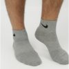 Balenie troch párov pánskych členkových ponožiek v bielej, sivej a čiernej farbe Nike