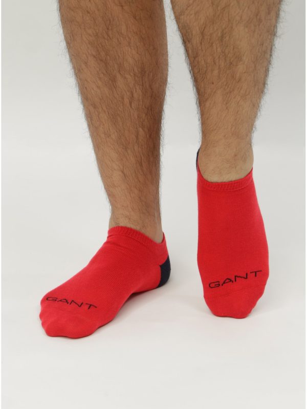 Balenie dvoch párov červených a modrých nízkych ponožiek GANT