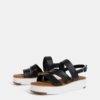 Čierne kožené sandále na platforme Tamaris