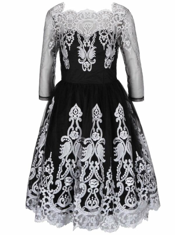 Čierne šaty s tylovou sukňou a čipkou v striebornej farbe Chi Chi London