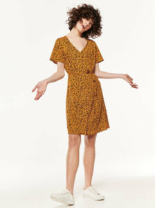 Oranžové šaty s leopardím vzorom M&Co
