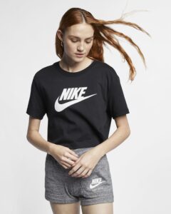 Nike Sportswear Essential Tričko Čierna