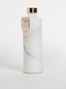 Sklenená fľaša na vodu v ružovo-bielom obale EQUA Mismatch Lava