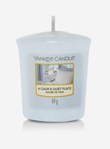 Vonná sviečka Yankee Candle A Calm & Quiet Place (votívna)